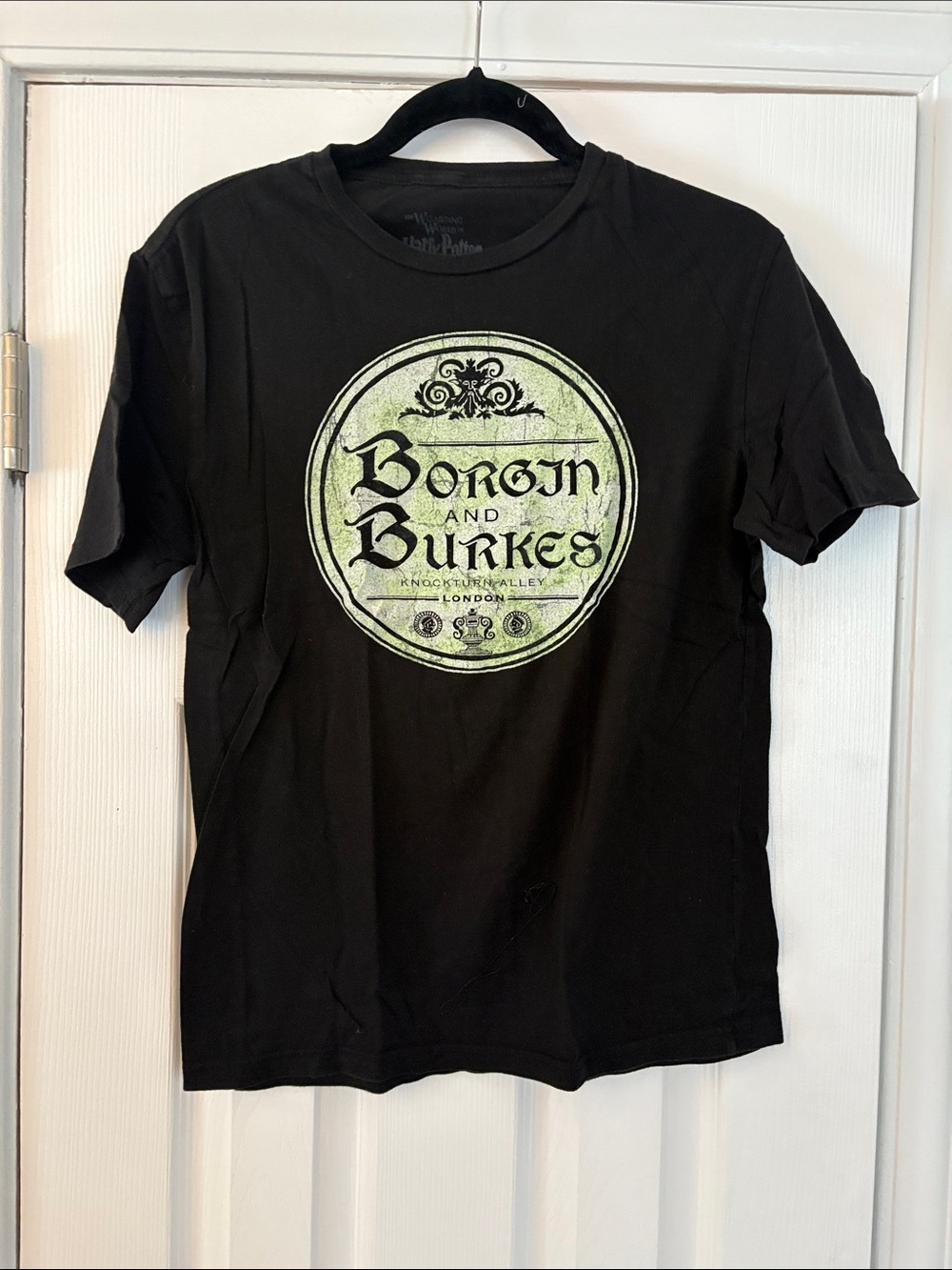 Universal Studios Harry Potter Borgin and Burkes Graphic T-Shirt Black Size S